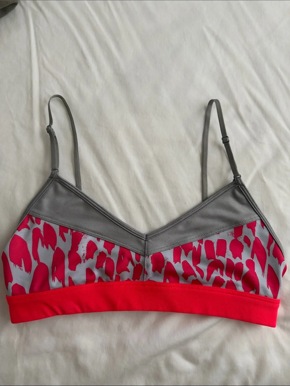 ALO Yoga Neon Pink Leopard Bralette EUC